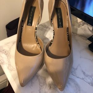 STEVE MADDEN PATENT LEATHER NUDE HEELS